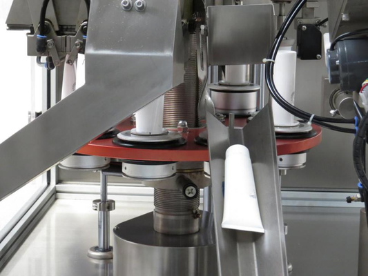 Automatyczna maszyna do napełniania i zamykania tub z miękkiego tworzywa sztucznego Aluminiowa tubka z kremem kosmetycznym Maszyna do napełniania tubek z pastą do zębów