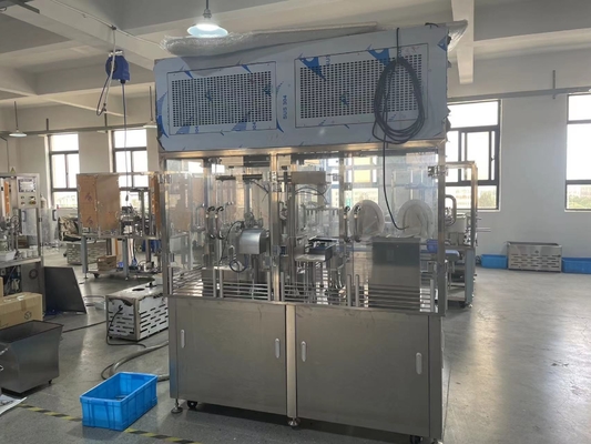 Mała pojemność Całkowicie automatyczna maszyna do napełniania płynnym produktem 3 ml 5 ml 10 ml żelu medycznego