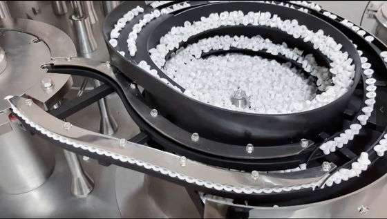 Maszyna do wypełniania i zatykania ampułkowanych strzykawek