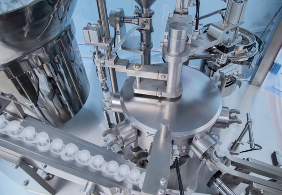 0.5- 80 ml Maszyna do napełniania strzykawki wypełnionej Siemens PLC System sterowania