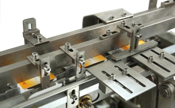 Farmaceutyczne Tabletki Kapsułki Softgel Blister Vertical Automatic Cartoning Machine
