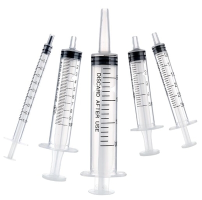 Automatyczna maszyna do napełniania przedpłynnych strzykawek z roztworem soli soli o zawartości 3 ml, 5 ml i 10 ml