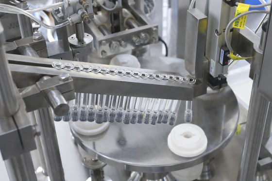 Automatyczni Producenci Szklany Żel Z wypełnieniem Zamknięty Szprycznik Szczepionki Maszyna do wypełniania
