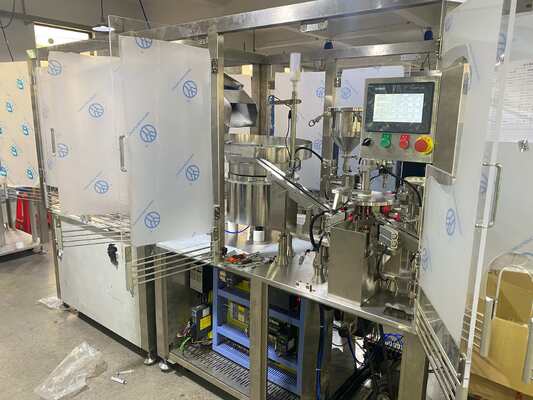 High Precision Rotary Syringe Liquid Filling Sealing Machine 1800-2100 P/H